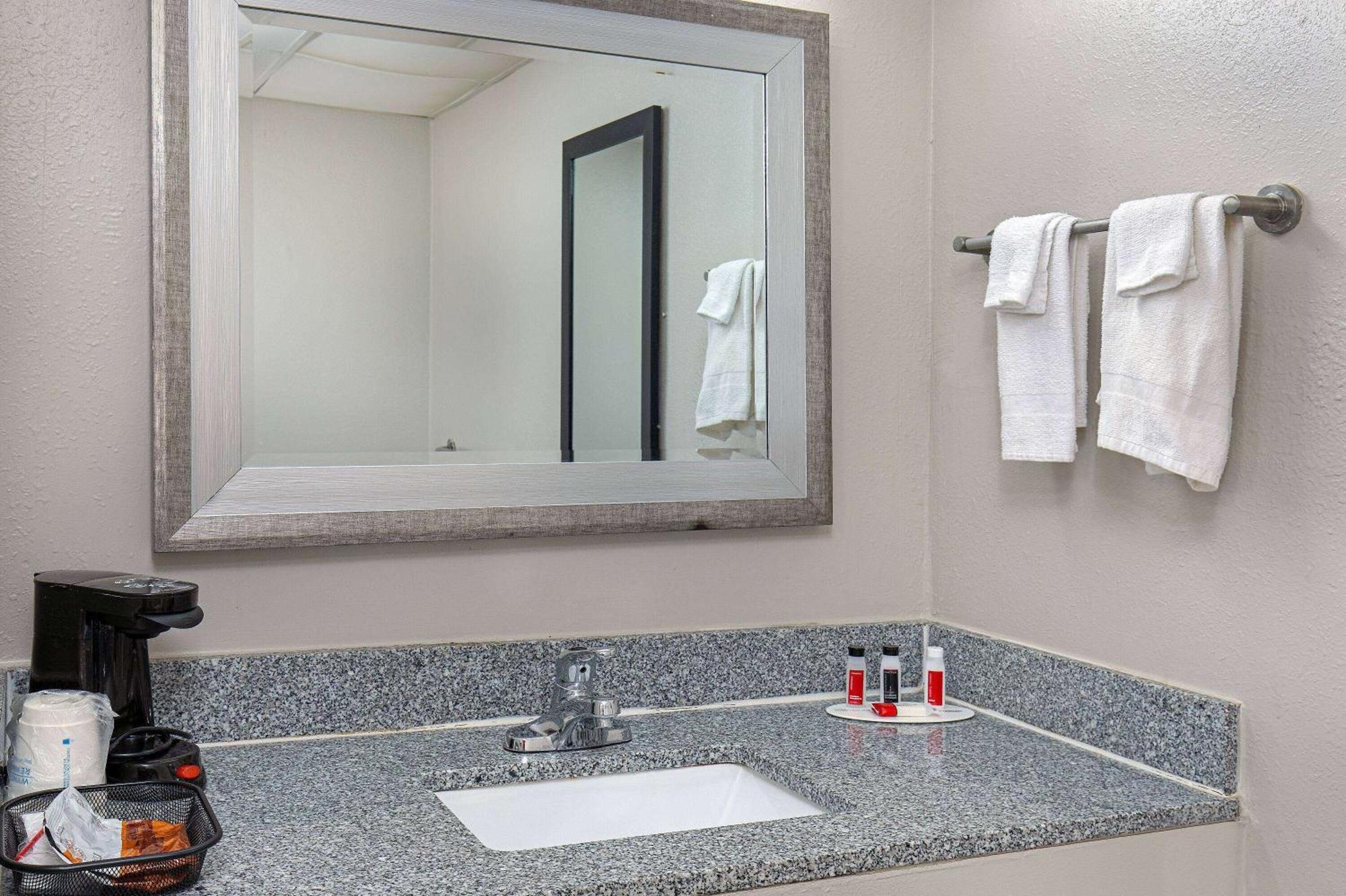 Days Inn By Wyndham Knoxville North Powell Εξωτερικό φωτογραφία