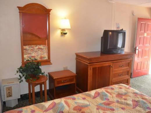 Days Inn By Wyndham Knoxville North Powell Εξωτερικό φωτογραφία